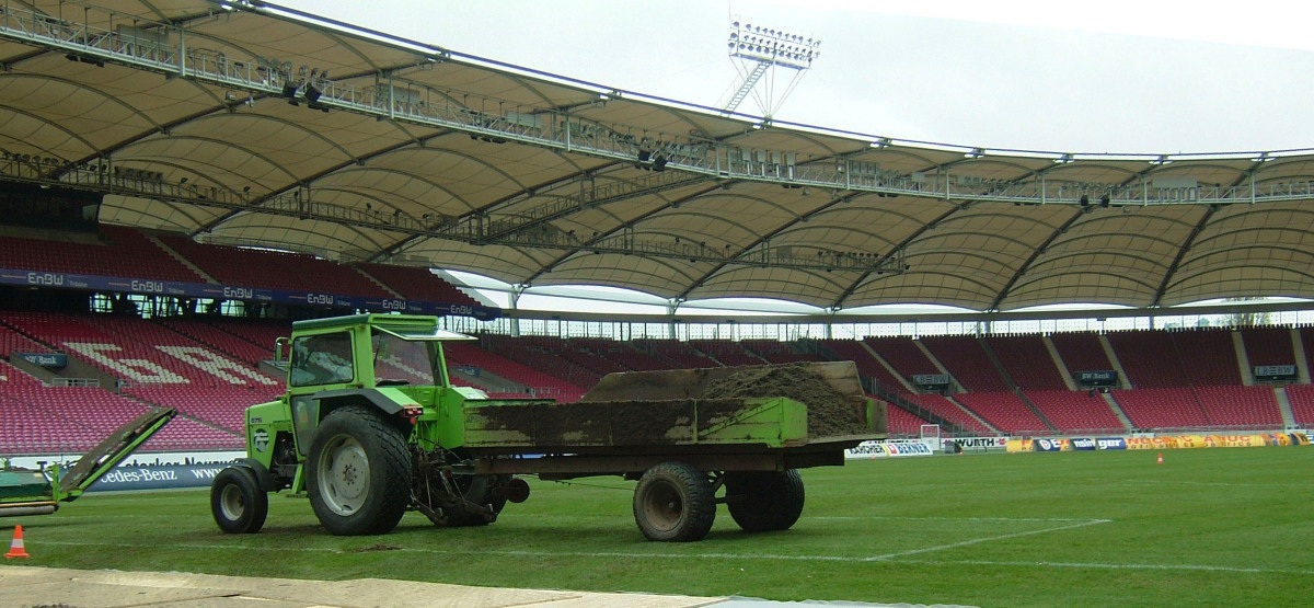 Zur Fußball-WM 2006 in Deutschland mussten sämtliche Spielstätten nach FIFA-Reglement die Sitzflächen überdachen und gemäß kommunalen Richtlinien das anfallende Regenwasser bewirtschaften.